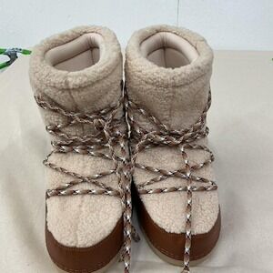 Cozy cream sherpa winter boots from Universal Thread